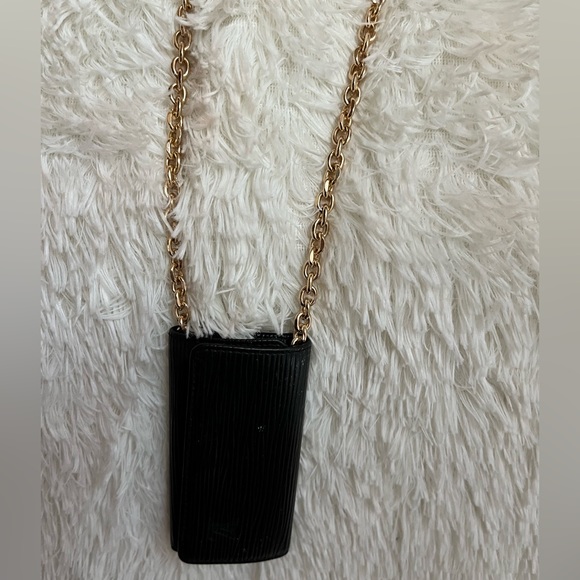 - Louis Vuitton black epi leather key holder - Picture 5 of 9